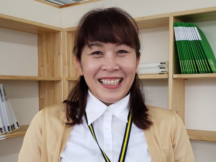 シオミホームイング不動産スタッフの田中佐和の写真です。